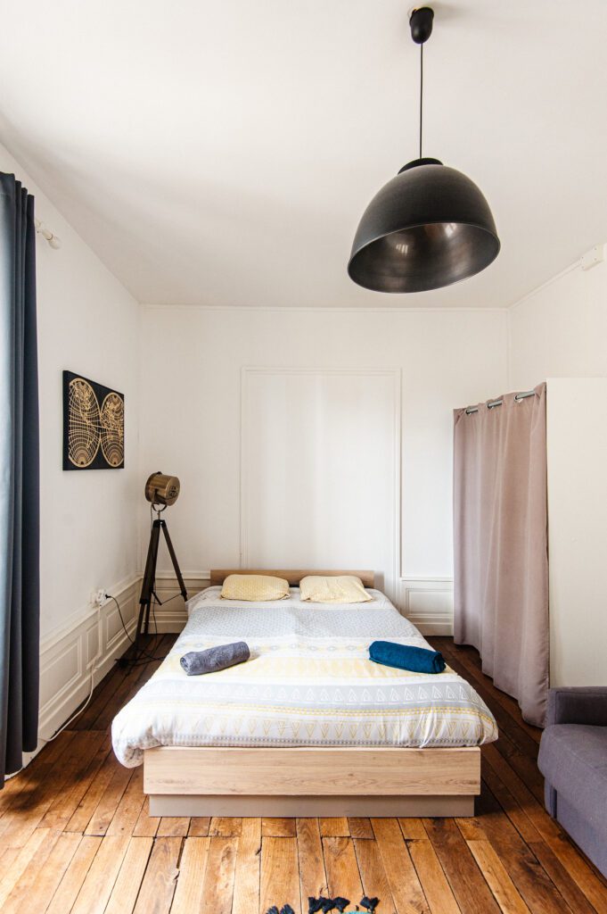 Appartement meublé - photographe Poitiers immobilier avec décoration sobre