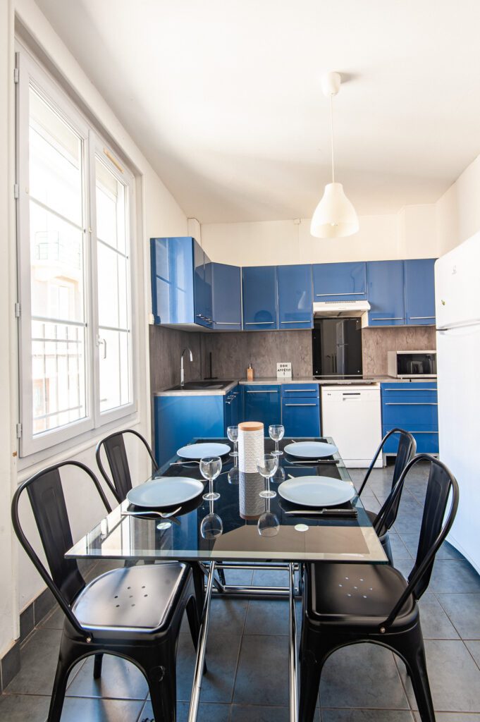 Cuisine moderne d’un immeuble à destination locative