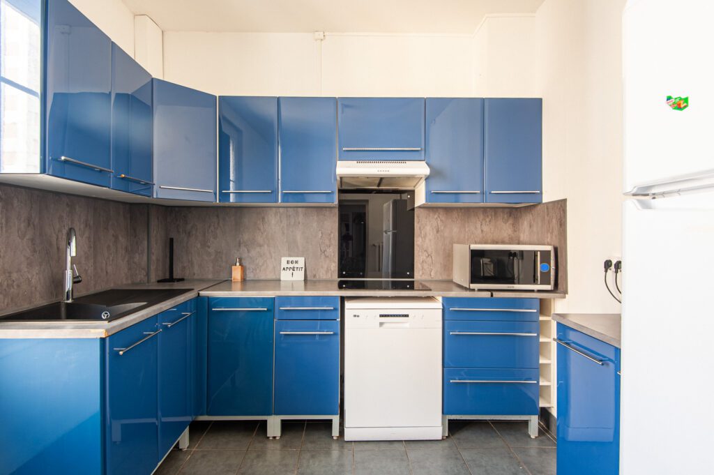 Cuisine photographiée pour une annonce Airbnb dans la Vienne